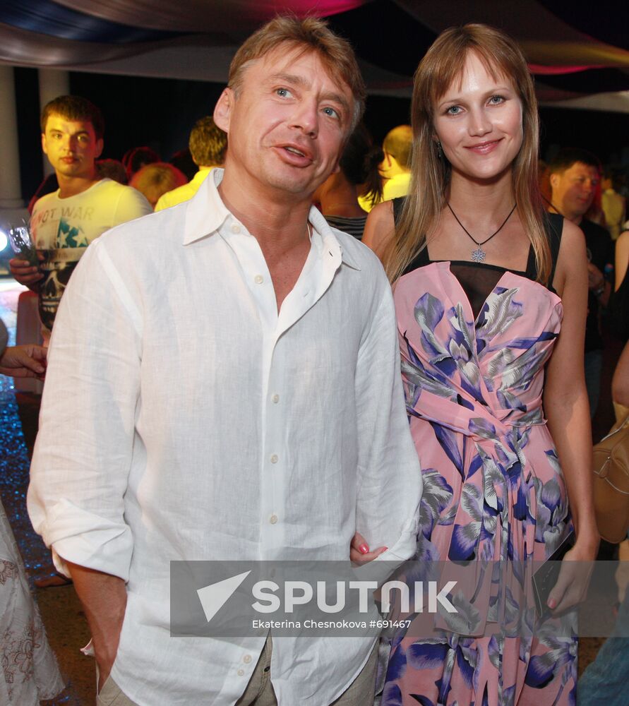 Anton Tabakov with wife Anzhelika