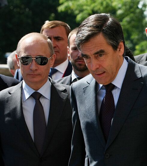 French, Russian PMs take walk in Paris