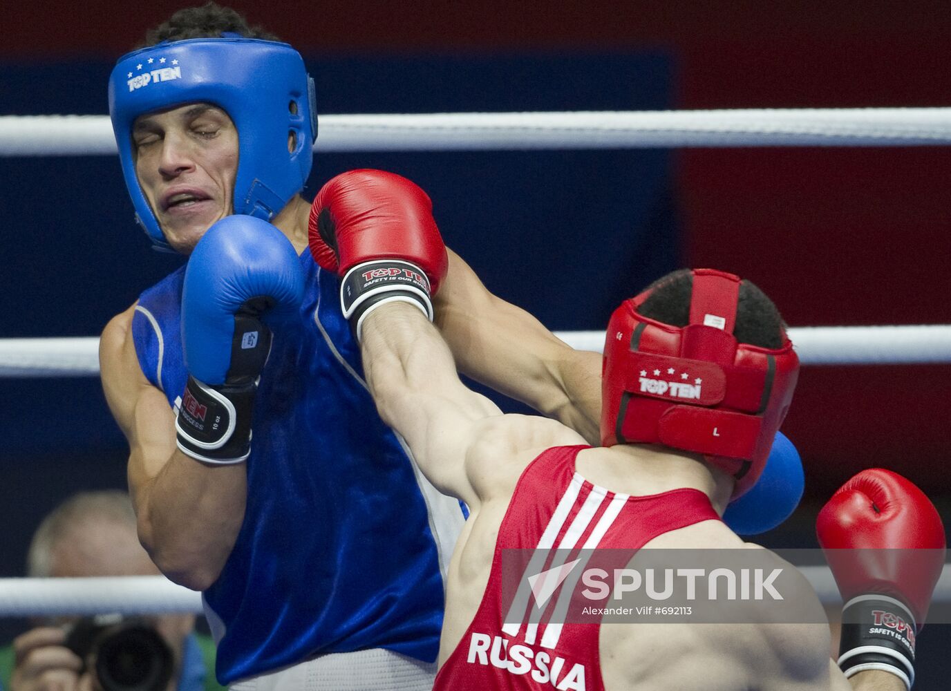 Abdulkader Bouhenia, Artur Beterbiev