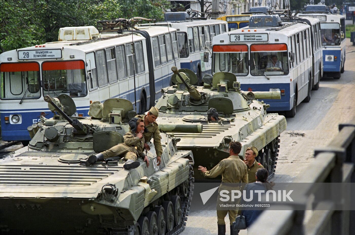 Military forces enter Moscow on August 19, 1991