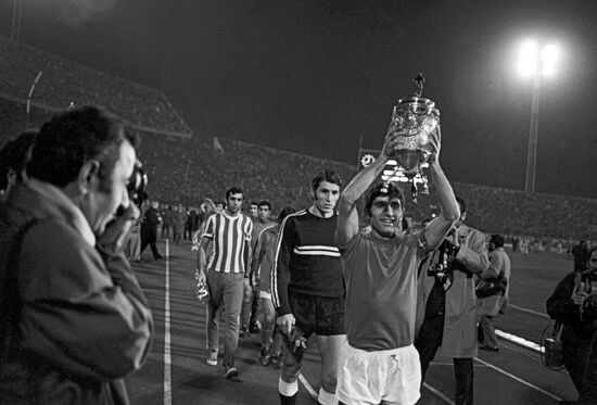 Crystal cup given to "Ararat" football team's players