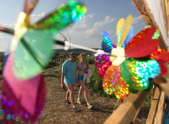 Empty Hills free art festival