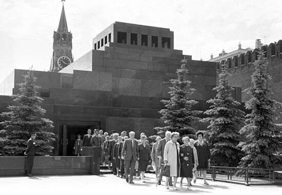 German anti-fascist delegation visits Vladimir Lenin's Mausoleum