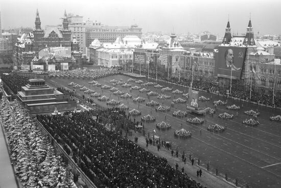 Athletes march on Red Square