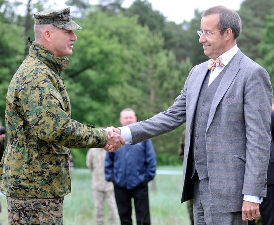 Toomas-Hendrik Ilves, Paul Brier