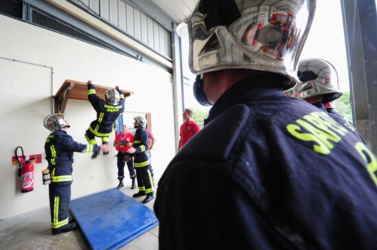 Paris fire-fighting brigade training