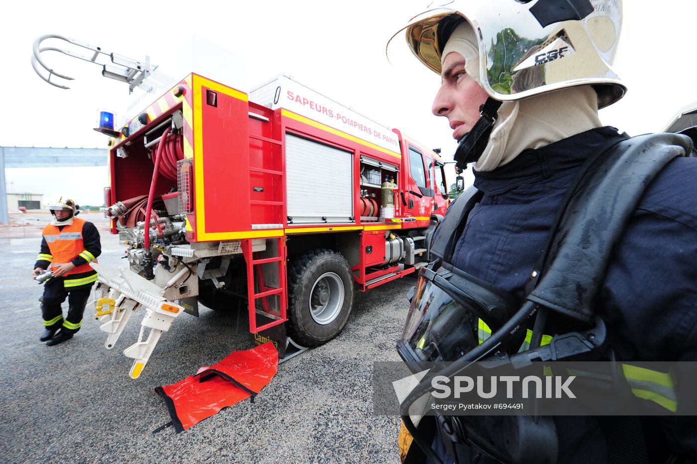 Paris fire-fighting brigade training