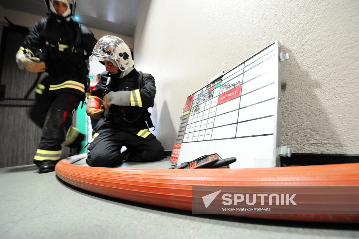 Paris fire-fighting brigade training