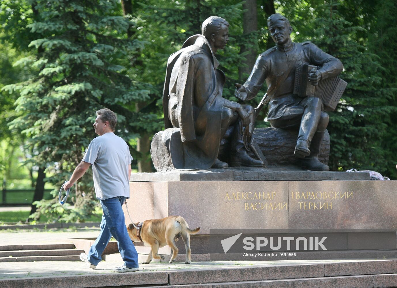 Statue of Alexander Tvardovsky and Vasily Terkin