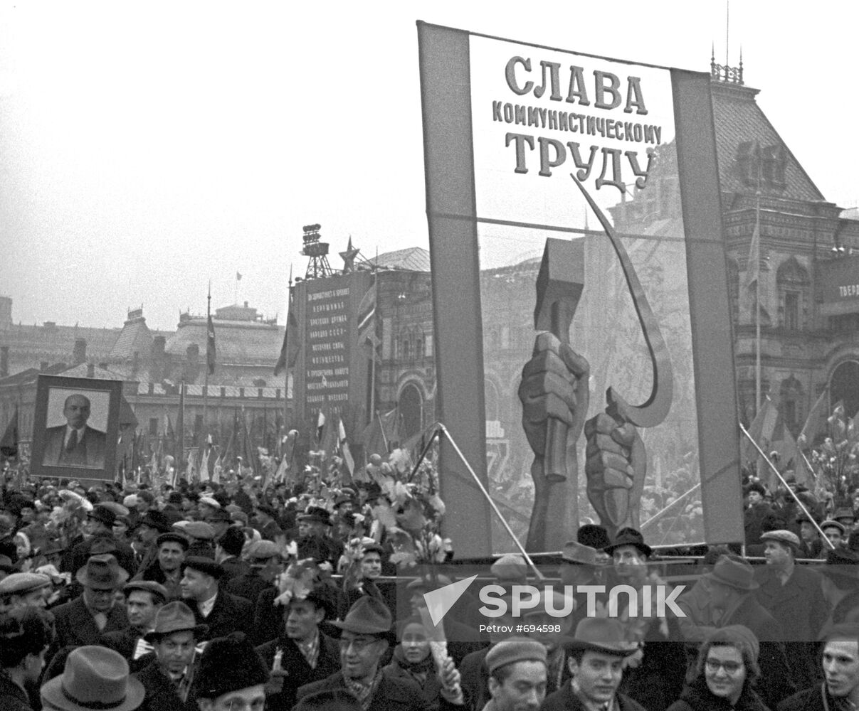 Demonstration of working people on Red Square on November 7