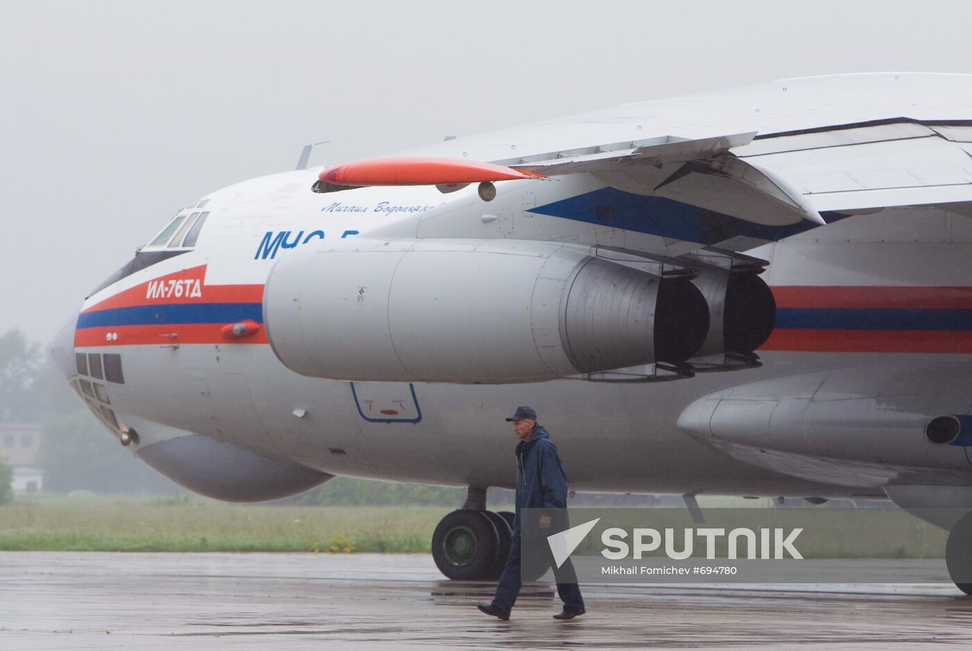 Russia's EMERCOM airplane delivers humanitarian aid to Bishkek