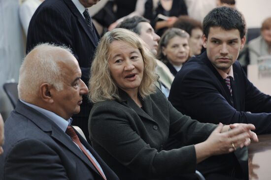 Mikhail Davydov and Carol Greider