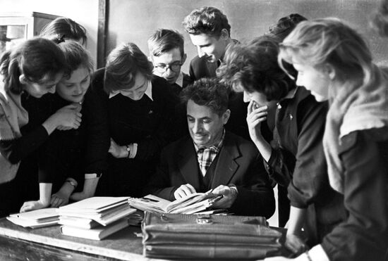 Teacher of literature Semyon Gurevich