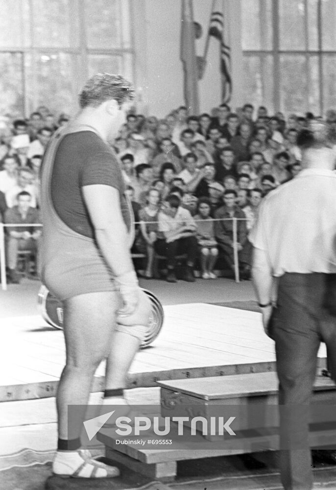 Soviet athlete Leonid Zhabotinsky