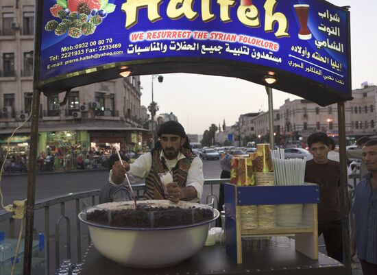Mulberry juice seller