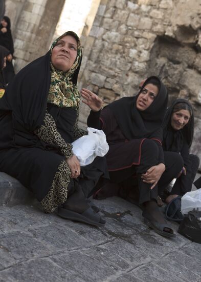 Syrian women at Damascus main mosque