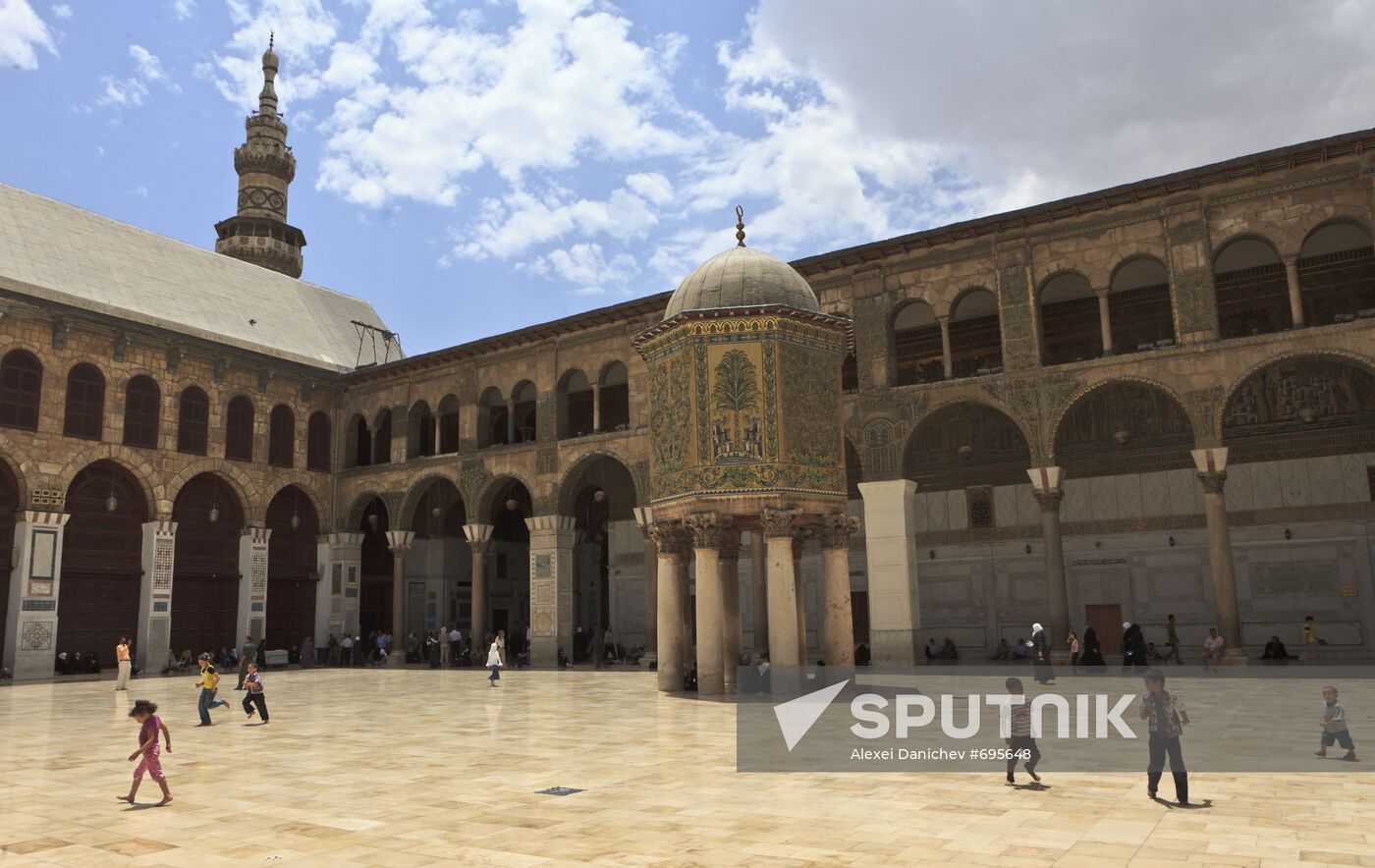 Believers in the Central Mosque of Damascus. Location: Syria, . Author: Alexei Danichev/Sputnik. Believers