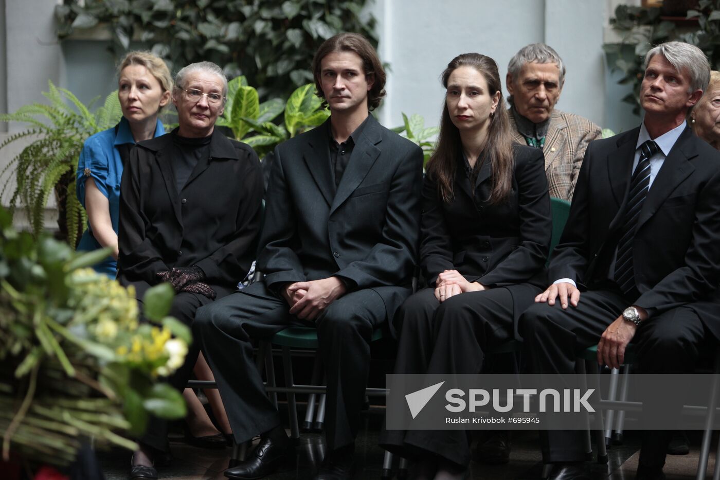 Last respects paid to ballet dancer Marina Semyonova