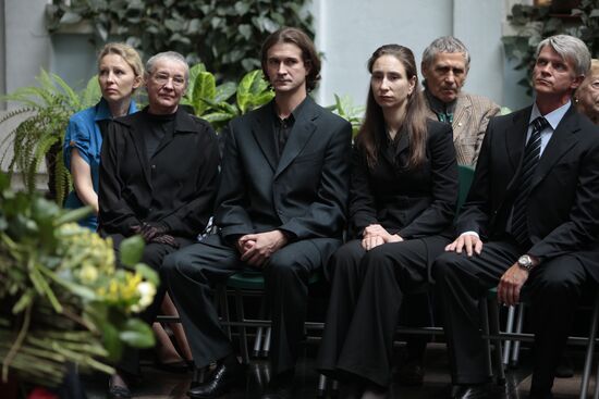 Last respects paid to ballet dancer Marina Semyonova