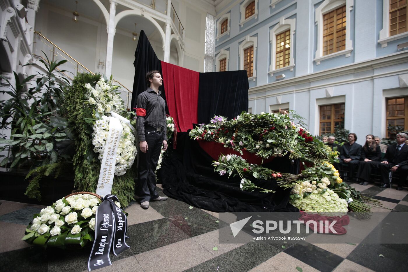 Last respects paid to ballet dancer Marina Semyonova
