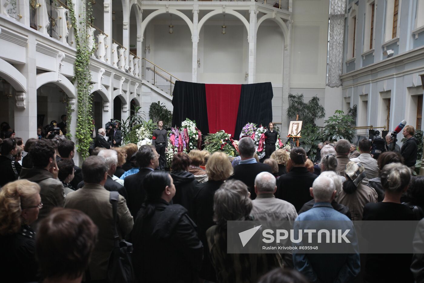 Last respects paid to ballet dancer Marina Semyonova