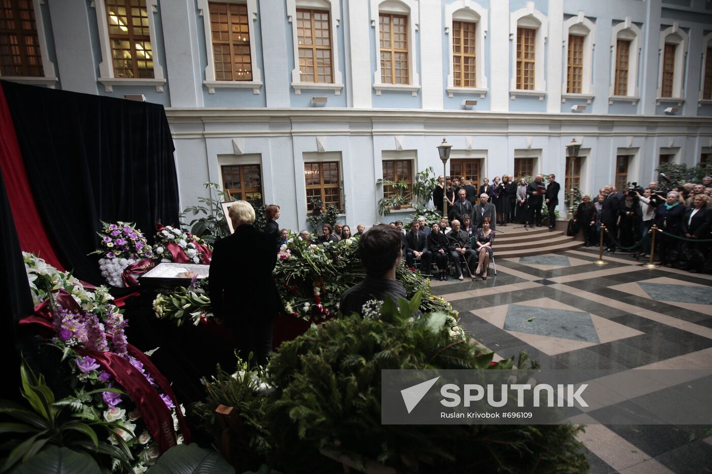 Paying last respects to ballet dancer Marina Semyonova