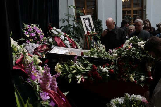 Paying last respects to ballet dancer Marina Semyonova