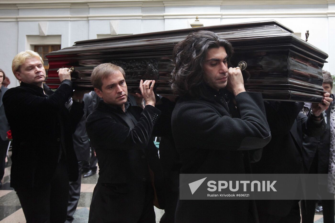 Paying last respects to ballet dancer Marina Semyonova