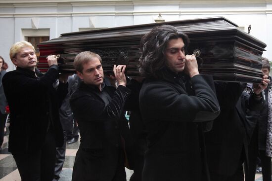 Paying last respects to ballet dancer Marina Semyonova