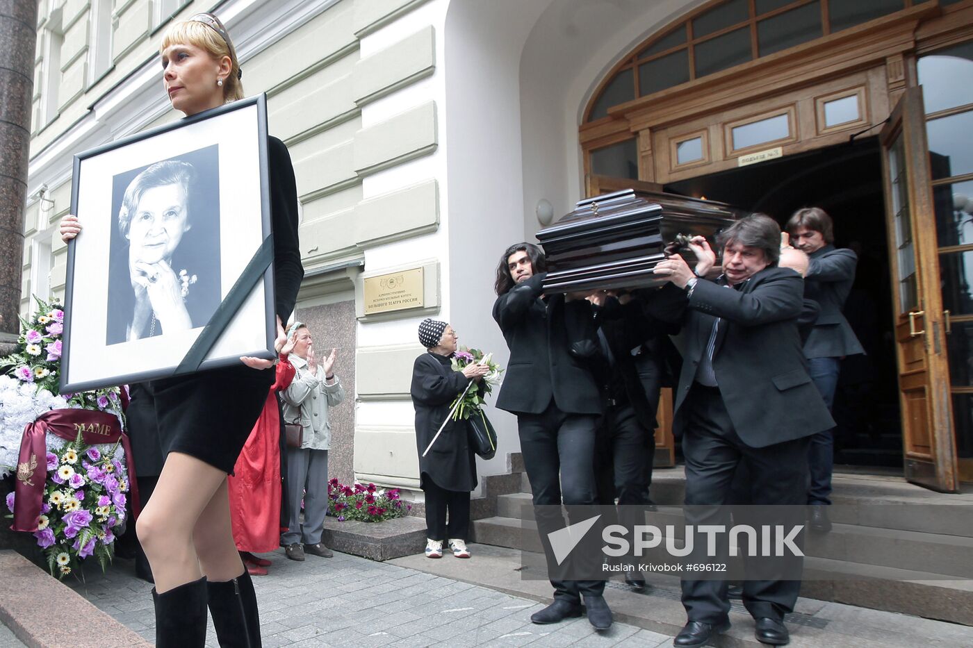 Paying last respects to ballet dancer Marina Semyonova