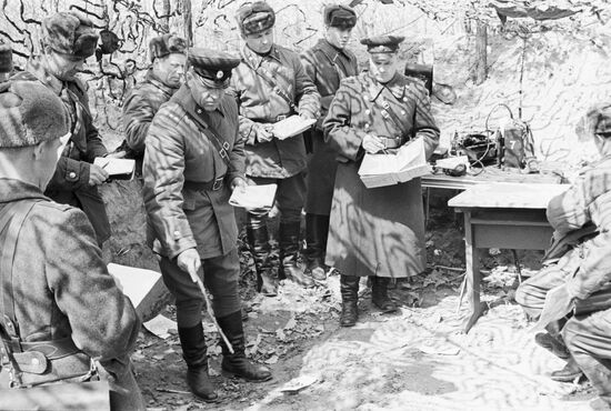 Border guard officers at military exercises