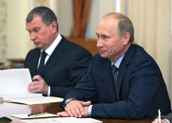 Vladimir Putin meets with Chevron management