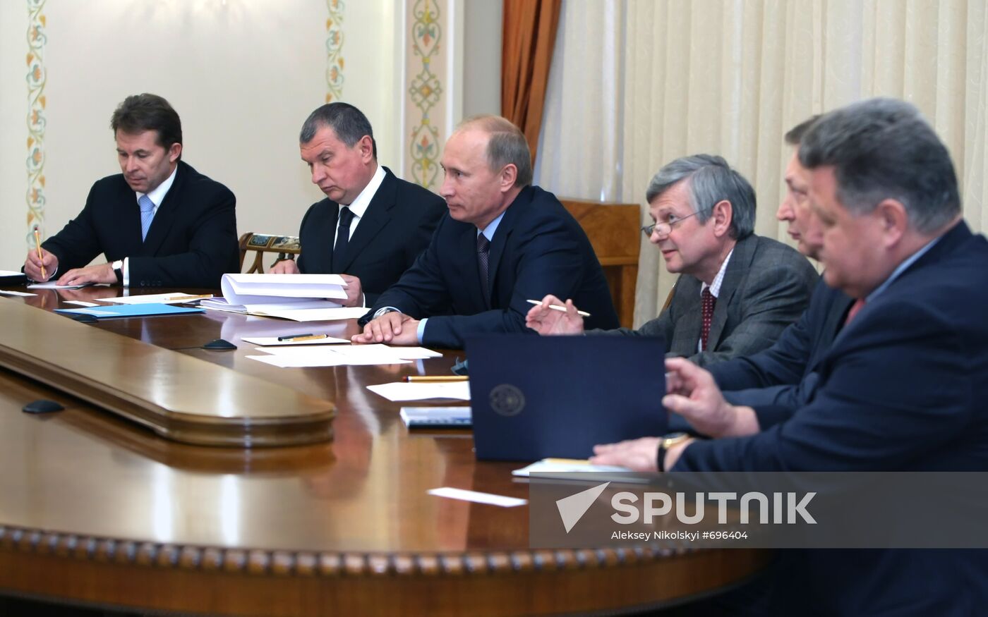 Vladimir Putin meets with Chevron management