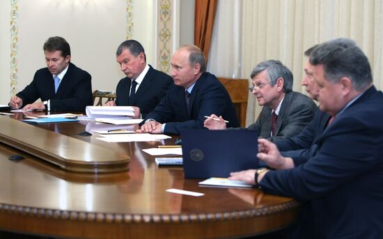 Vladimir Putin meets with Chevron management