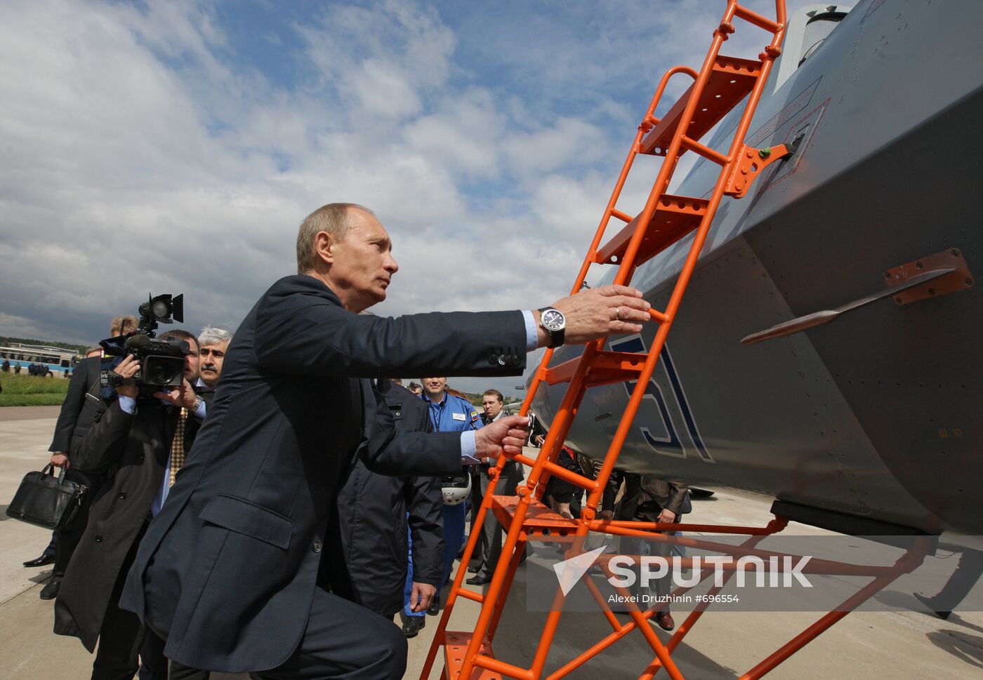 Prime Minister Putin visits TsAGI in Zhukovsky