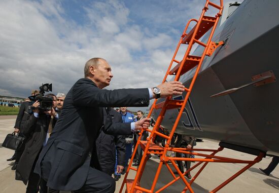 Prime Minister Putin visits TsAGI in Zhukovsky