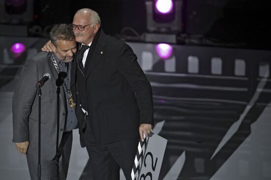 Luc Besson, Nikita Mikhalkov