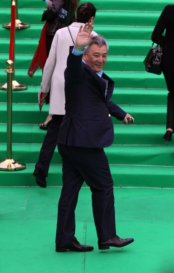 Alimzhan Tokhtakhunov