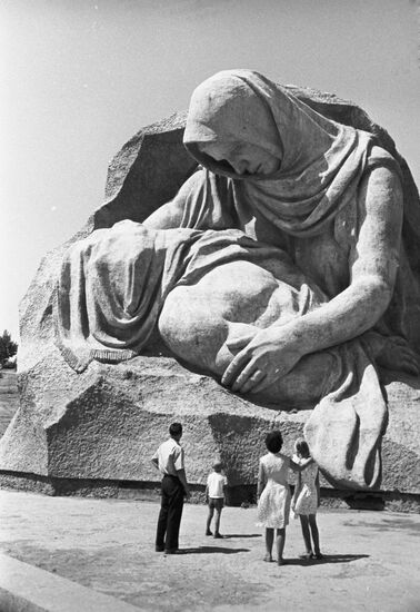 Monument "Mourning Mother"