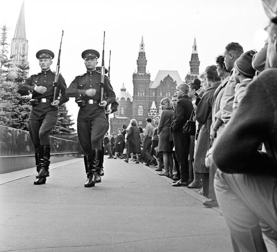 Changing of guard of honor
