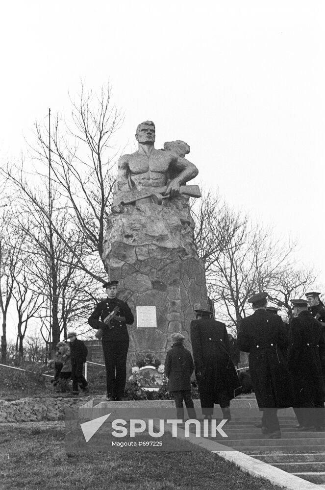 Monument to seamen of the Pacific Fleet