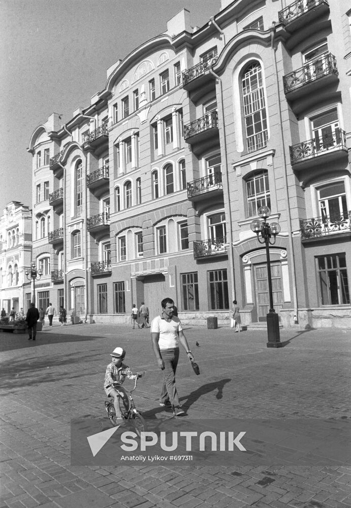 Walk along Old Arbat Street