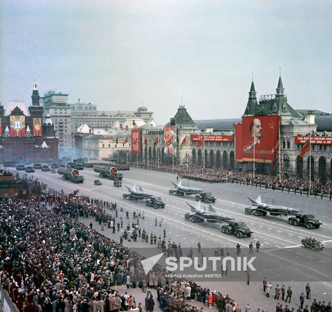 Military parade devoted to 20th victory anniversary