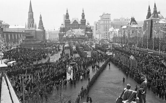 Festive demonstration of workers on Red Square