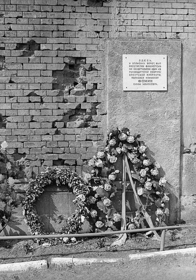 Memorial plaque dedicated to Yefim Fomin