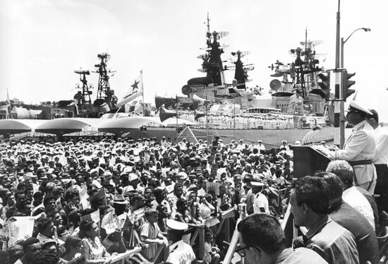 Soviet seamen visiting Cuba