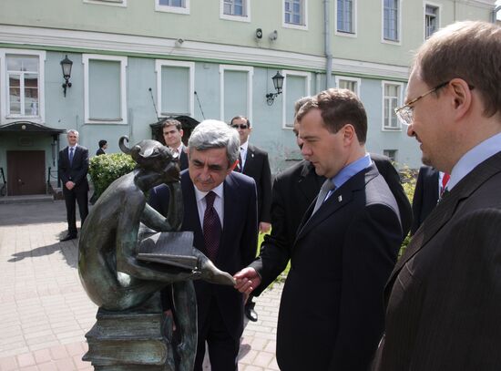 Dmitry Medvedev, Serzh Sargsyan visit St. Petersburg University