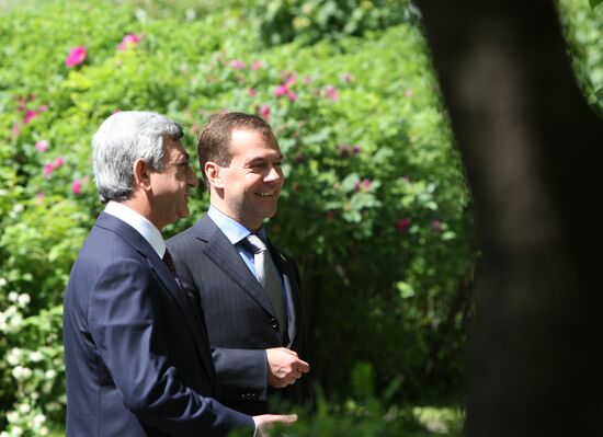 Dmitry Medvedev, Serzh Sargsyan visit St. Petersburg University