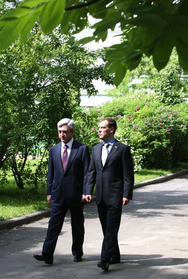 Dmitry Medvedev, Serzh Sargsyan visit St. Petersburg University