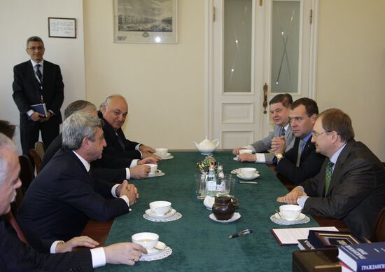 Dmitry Medvedev, Serzh Sargsyan visit St. Petersburg University